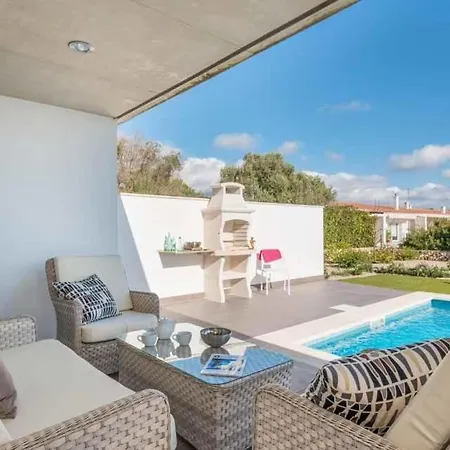 Sleeps 7 Pool Air Con Wifi *