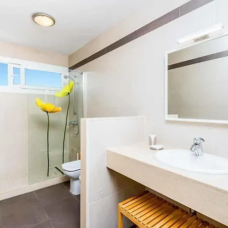 Sleeps 7 Pool Air Con Wifi *